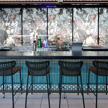 Courtyard By Marriott Montreal Laval Hotell Exteriör bild