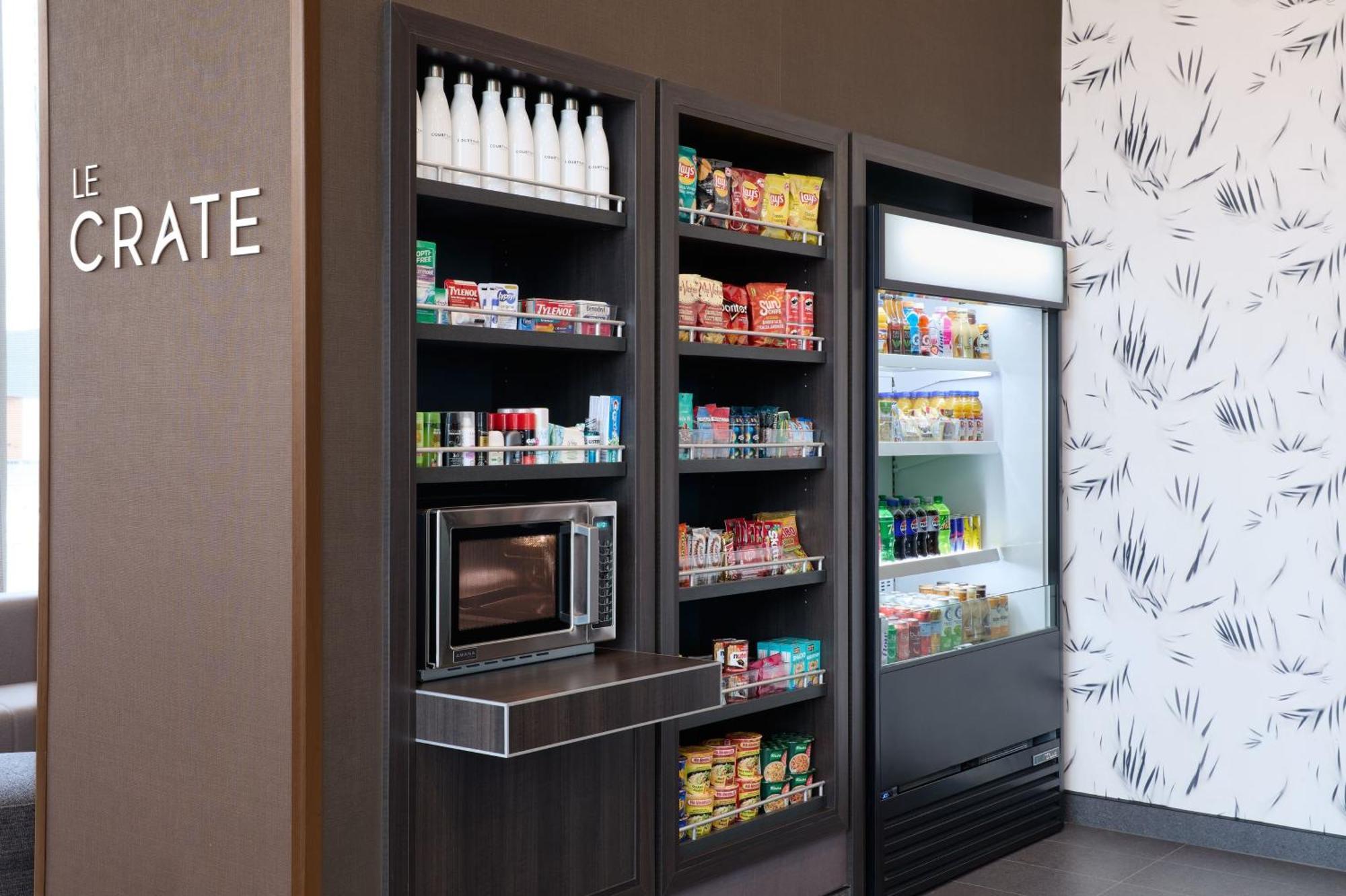 Courtyard By Marriott Montreal Laval Hotell Exteriör bild