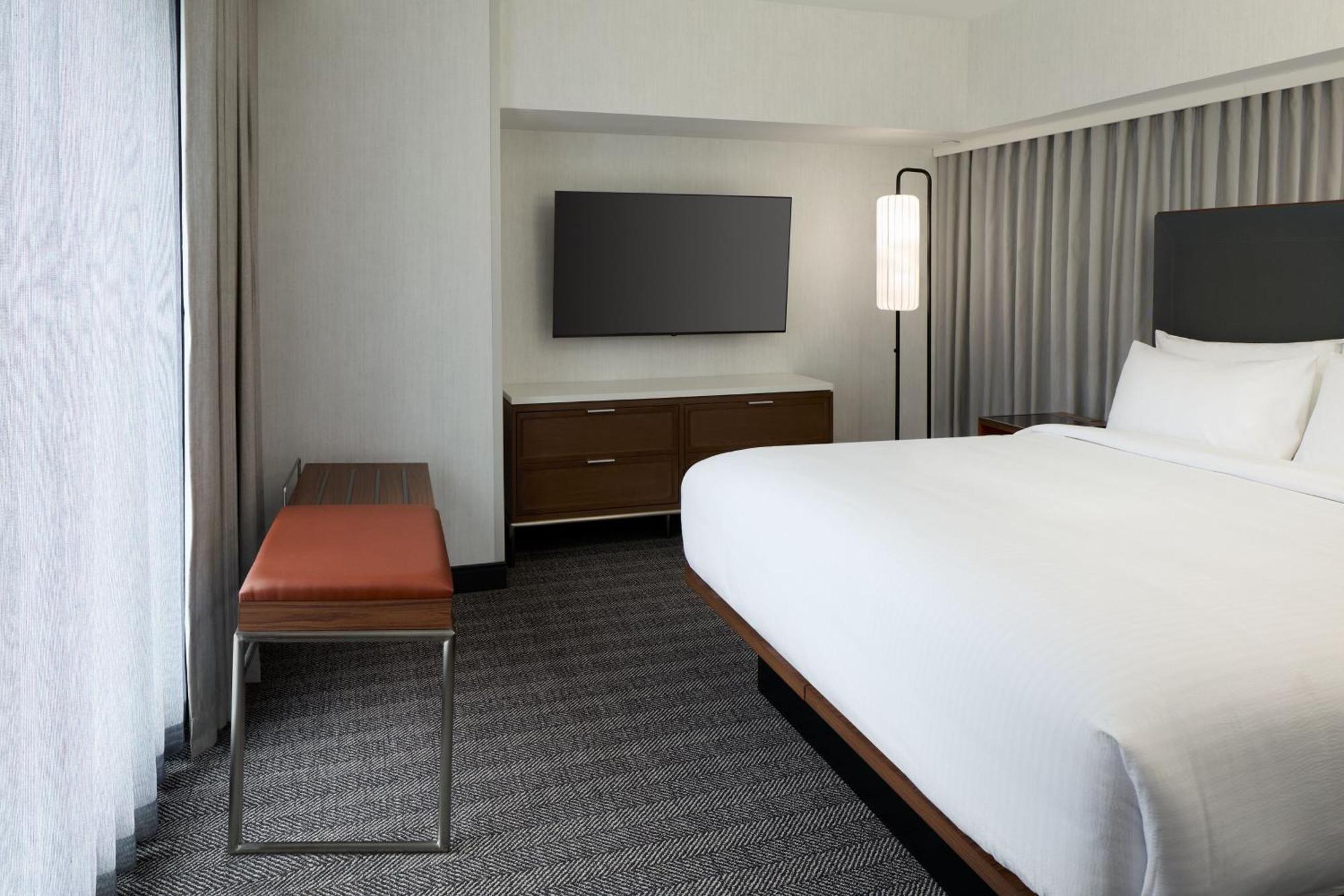 Courtyard By Marriott Montreal Laval Hotell Exteriör bild