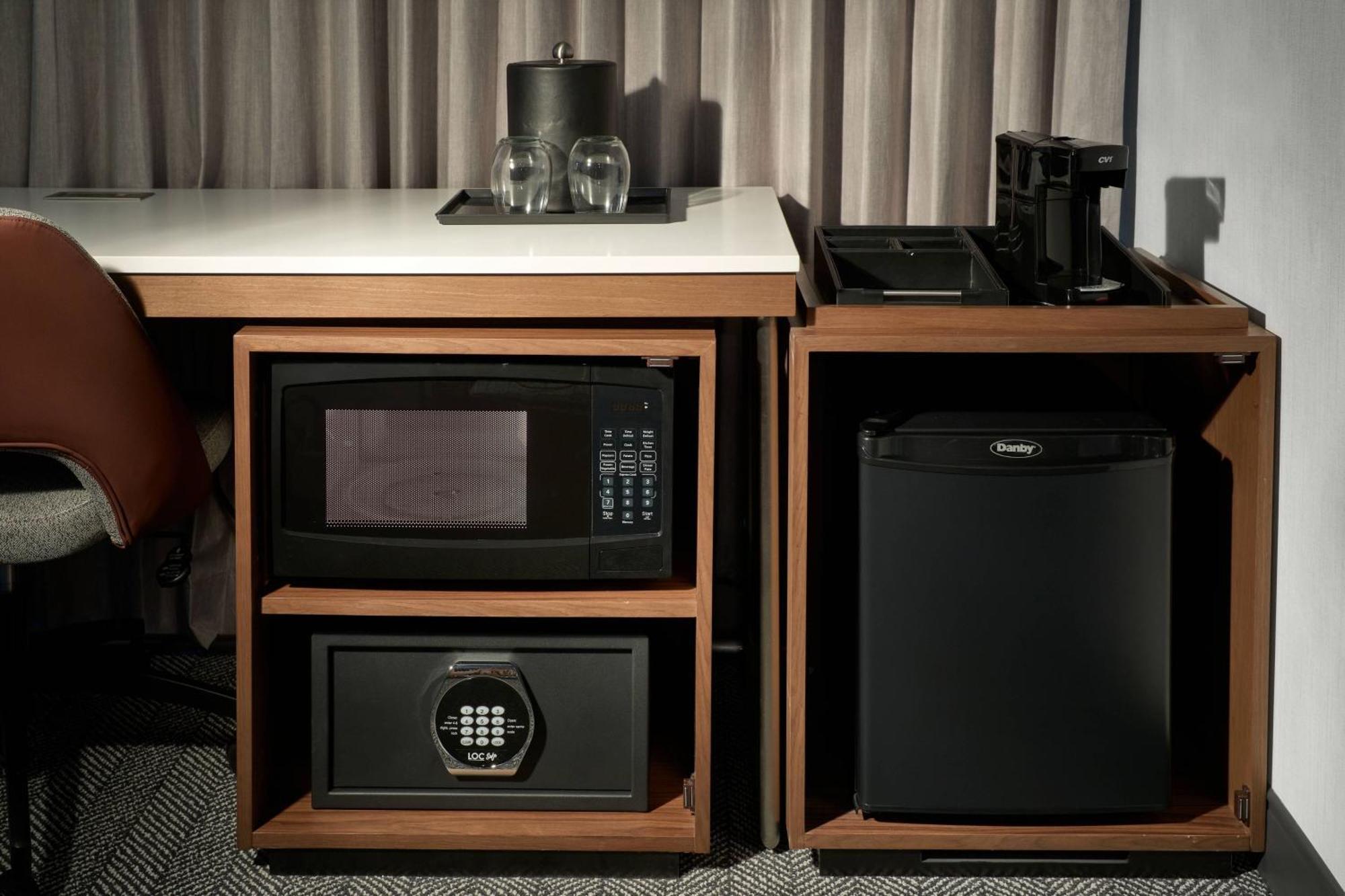 Courtyard By Marriott Montreal Laval Hotell Exteriör bild