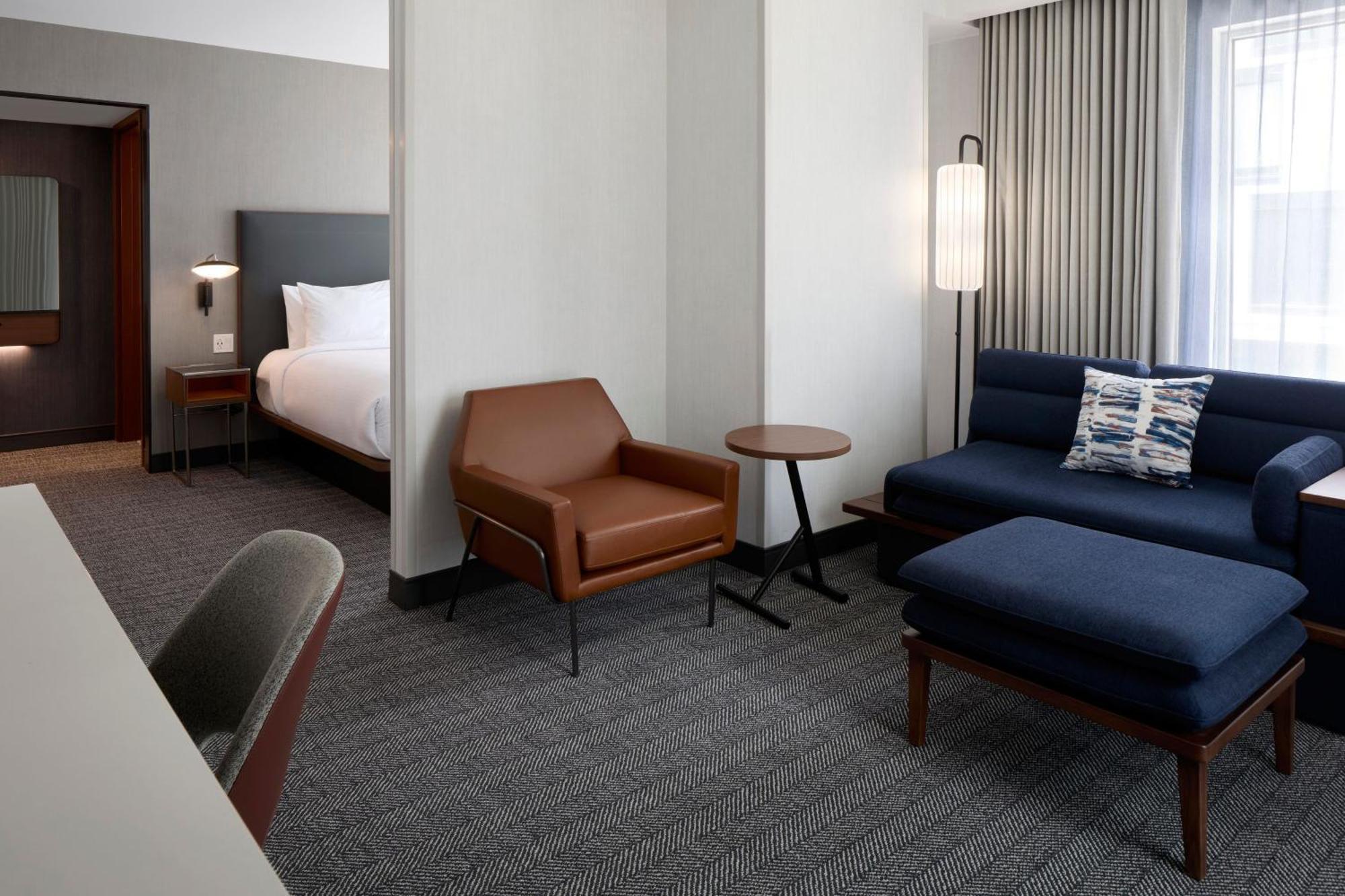 Courtyard By Marriott Montreal Laval Hotell Exteriör bild