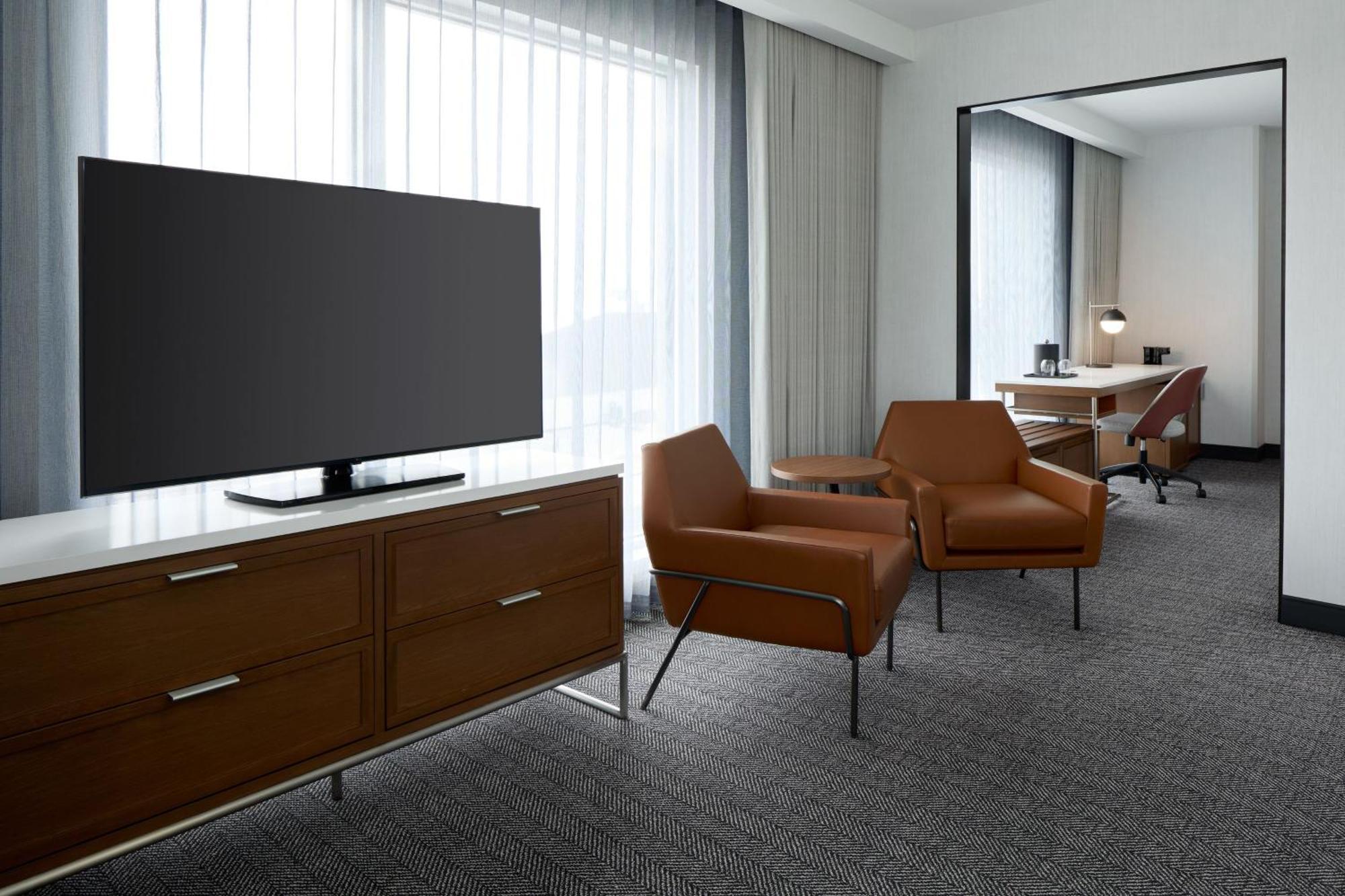 Courtyard By Marriott Montreal Laval Hotell Exteriör bild