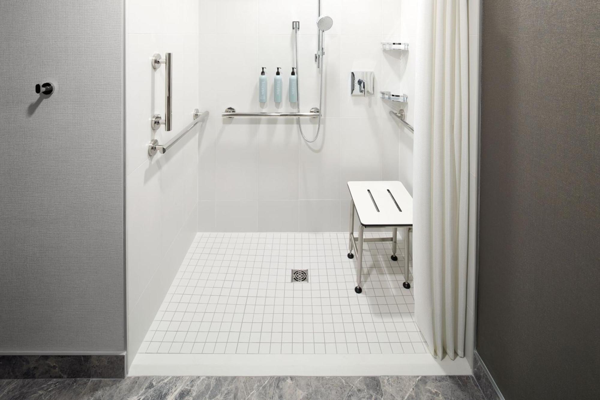 Courtyard By Marriott Montreal Laval Hotell Exteriör bild