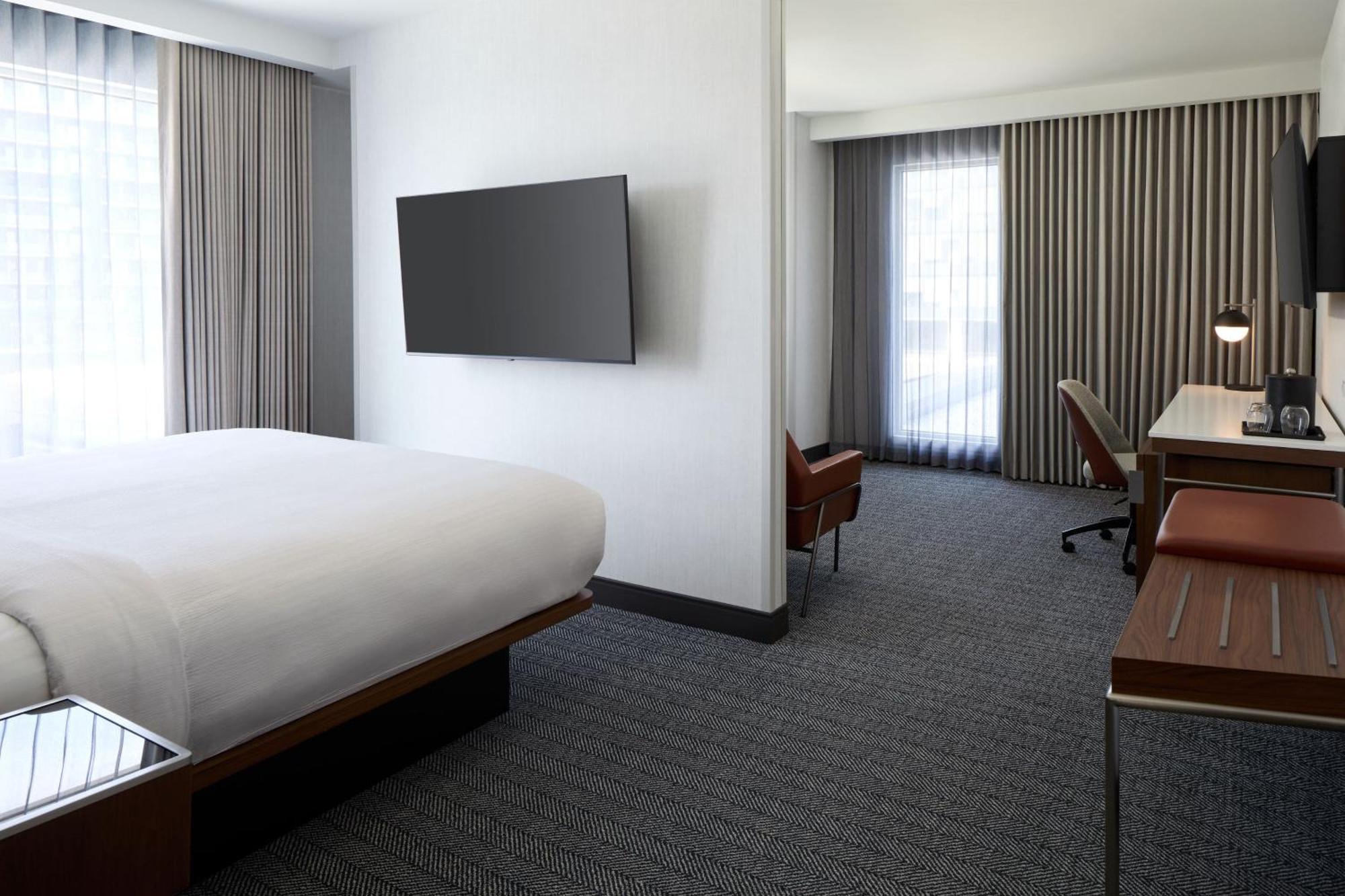 Courtyard By Marriott Montreal Laval Hotell Exteriör bild