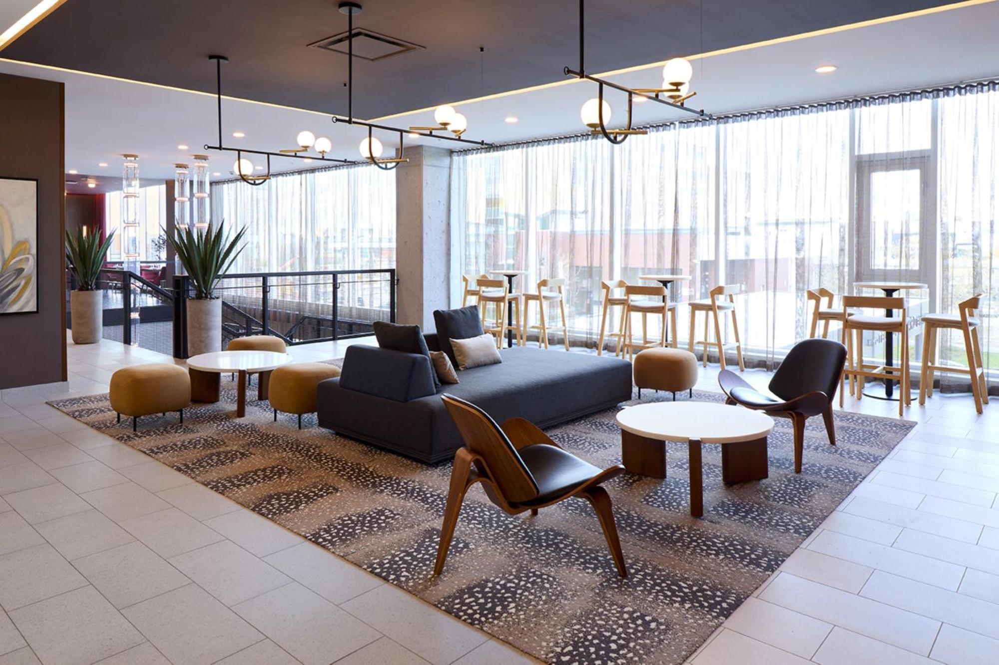 Courtyard By Marriott Montreal Laval Hotell Exteriör bild