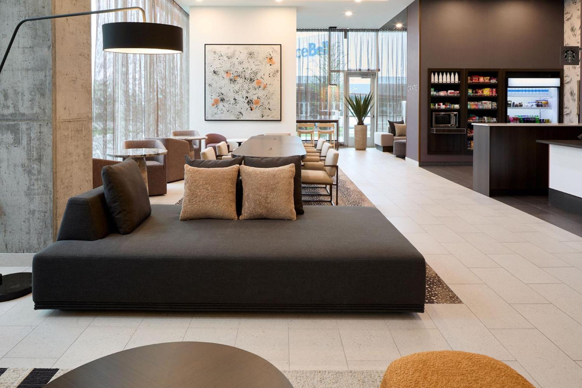 Courtyard By Marriott Montreal Laval Hotell Exteriör bild