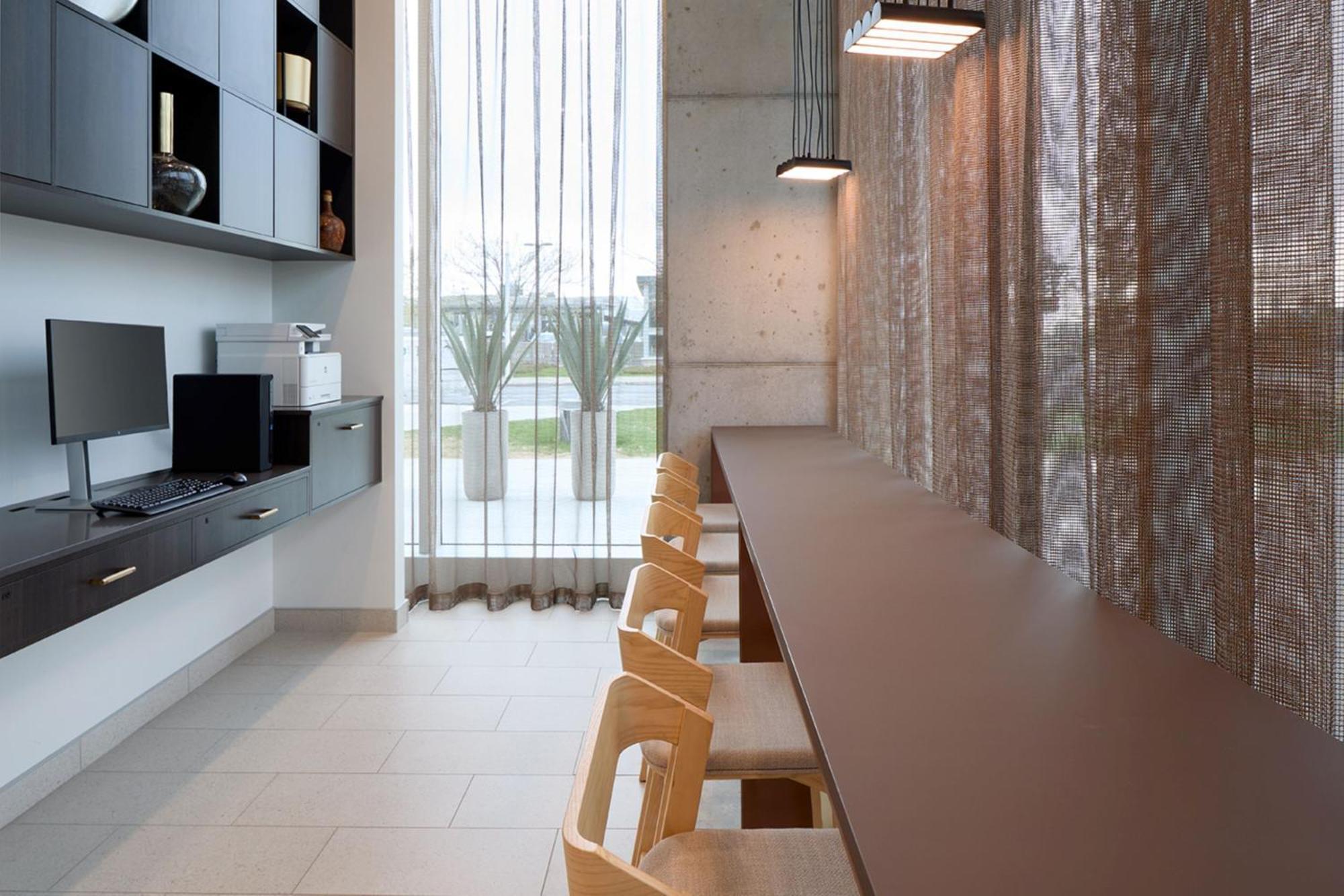 Courtyard By Marriott Montreal Laval Hotell Exteriör bild