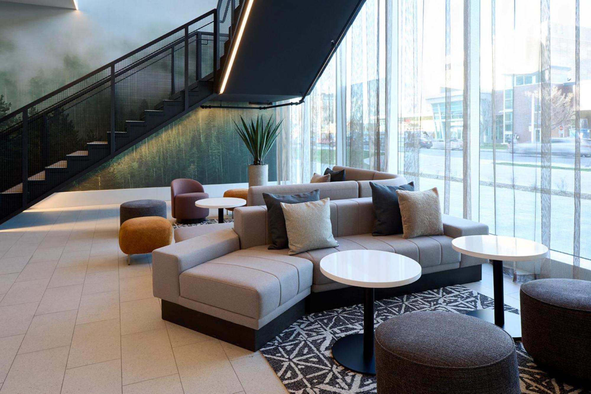 Courtyard By Marriott Montreal Laval Hotell Exteriör bild