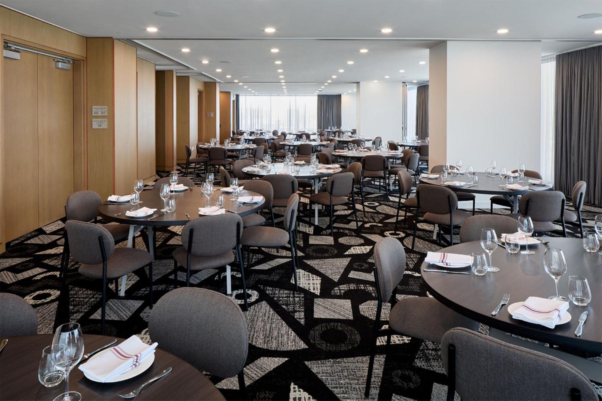 Courtyard By Marriott Montreal Laval Hotell Exteriör bild