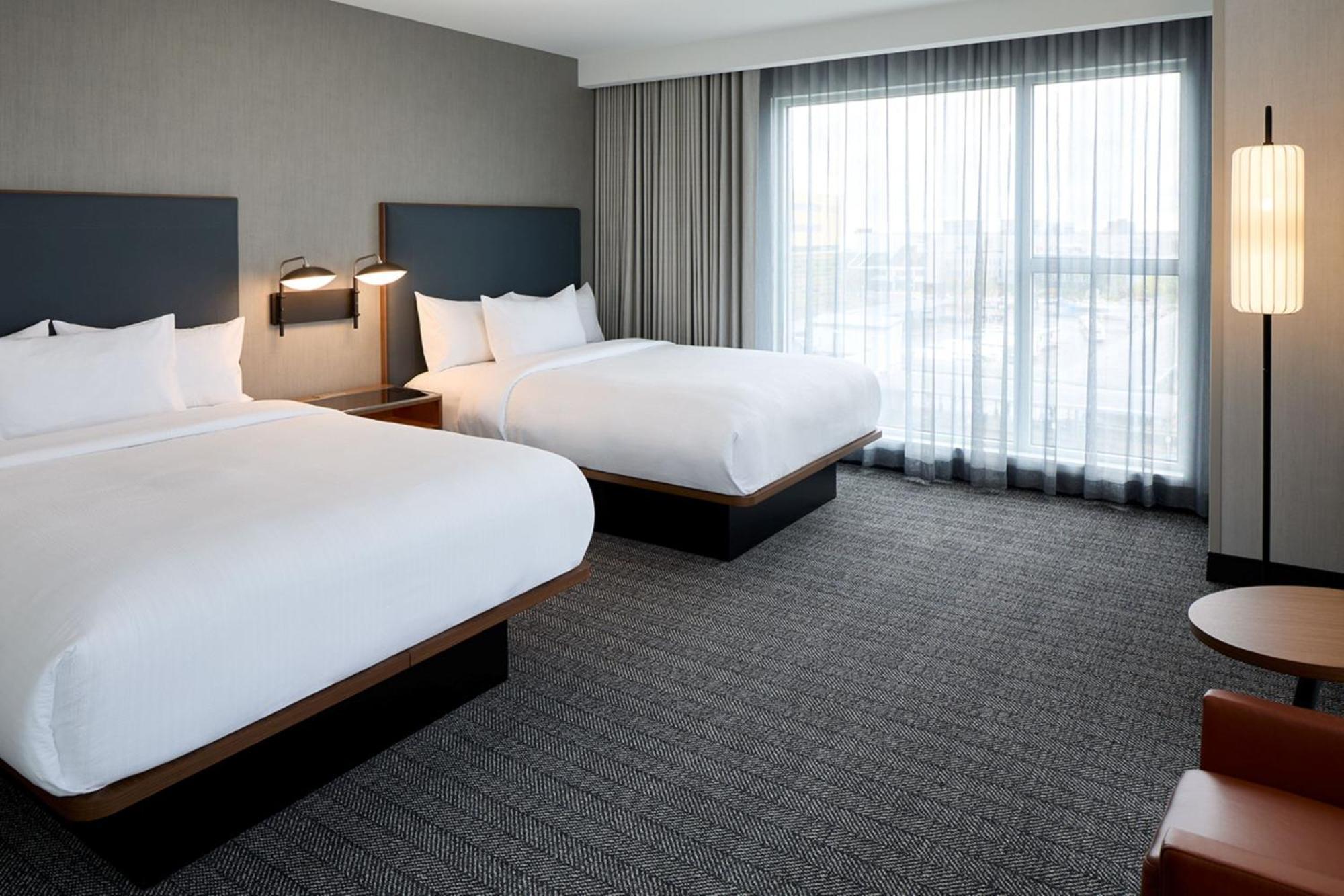 Courtyard By Marriott Montreal Laval Hotell Exteriör bild
