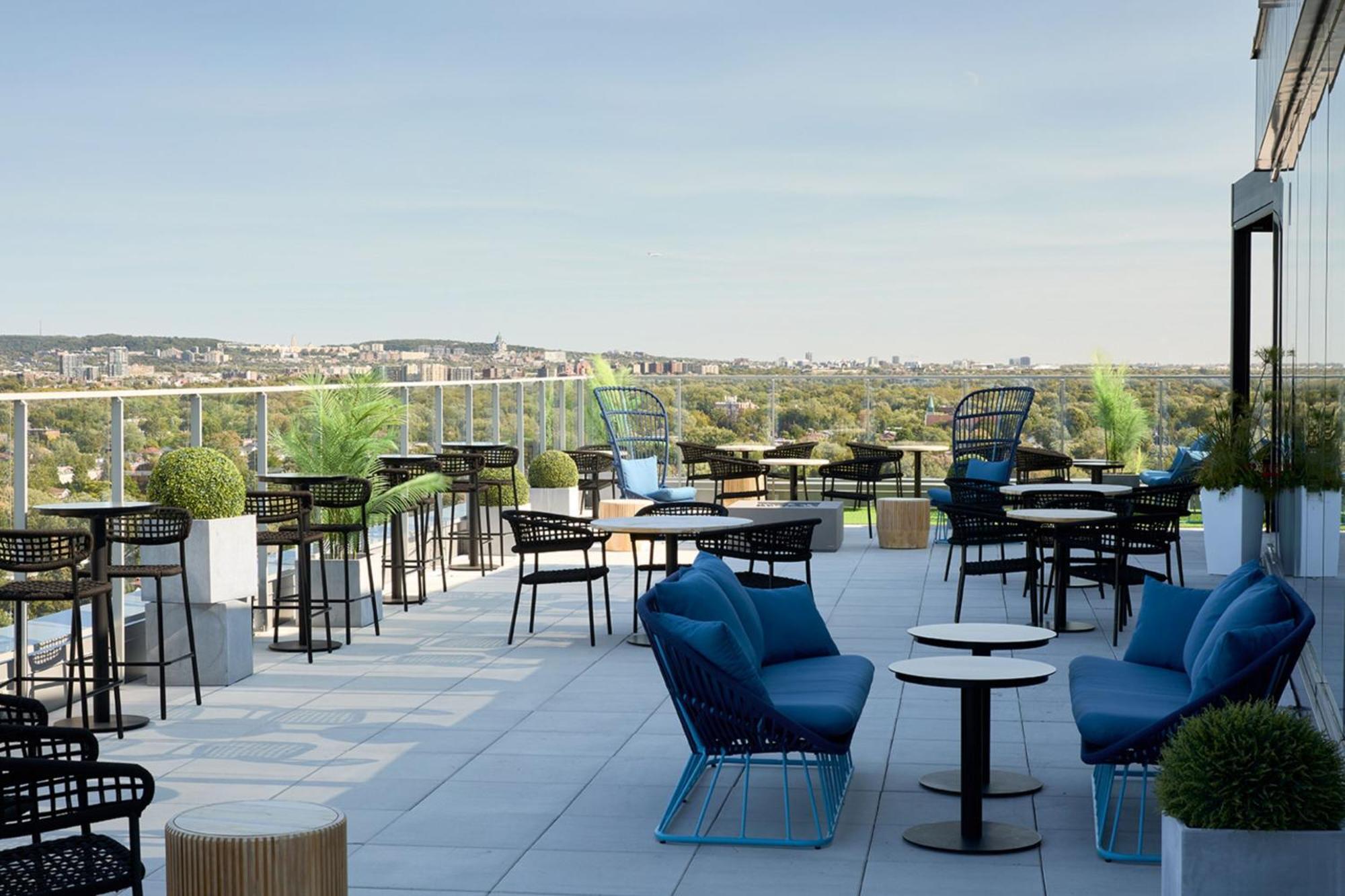 Courtyard By Marriott Montreal Laval Hotell Exteriör bild