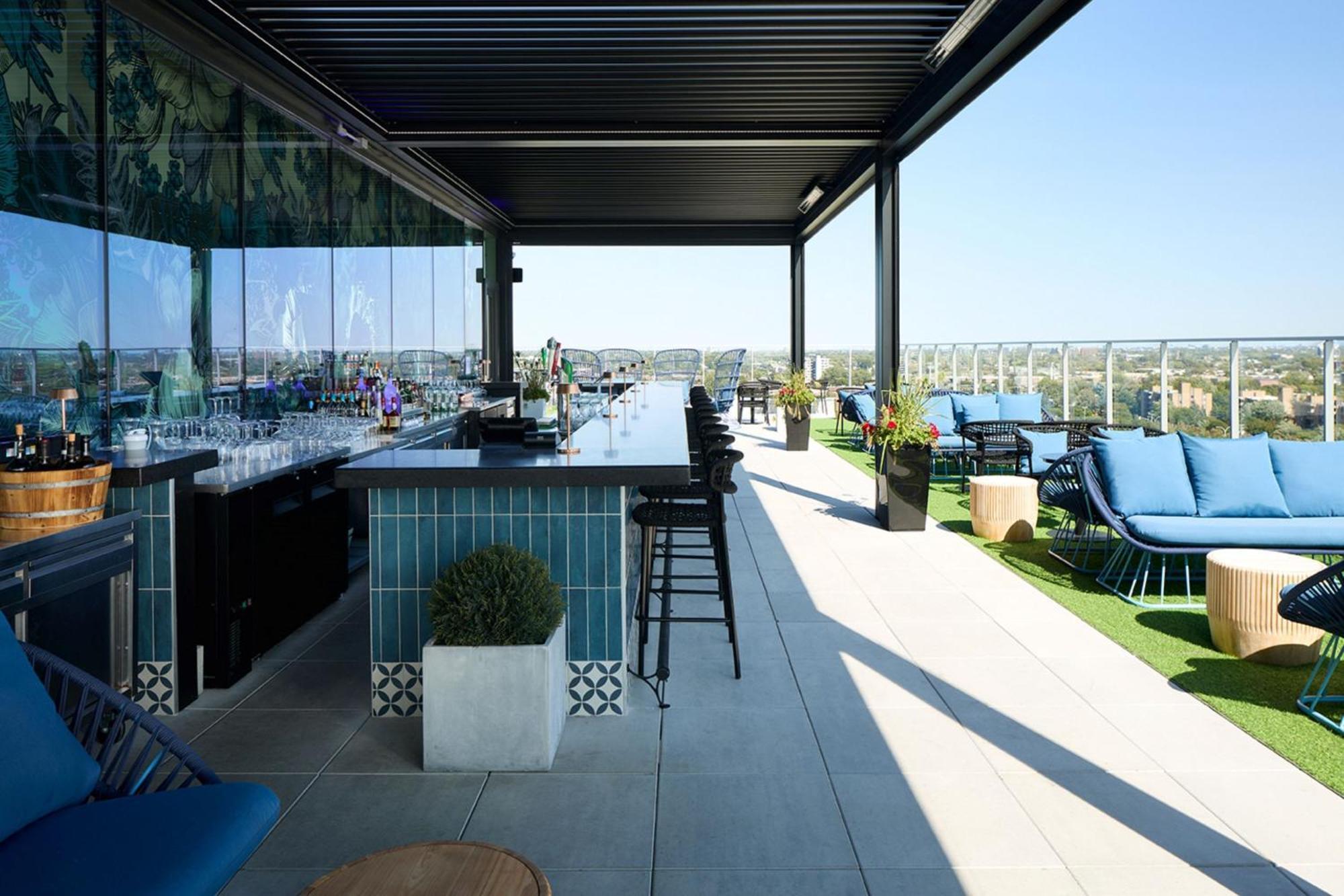 Courtyard By Marriott Montreal Laval Hotell Exteriör bild